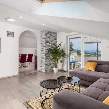 Apartament Ena *